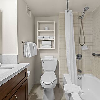 Imperial Hawaii Vacation Club &mdash; Sample bathroom