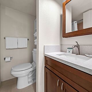 Imperial Hawaii Vacation Club &mdash; Sample bathroom