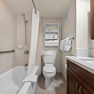Imperial Hawaii Vacation Club &mdash; Sample bathroom