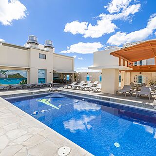 Imperial Hawaii Vacation Club &mdash; Outdoor pool