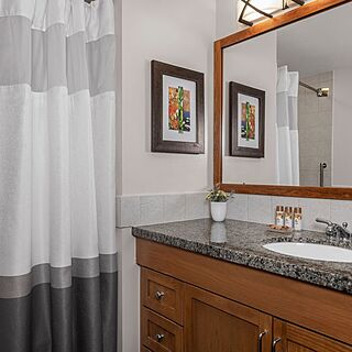 Marriott Grand Residence Club - Lake Tahoe — Sample three-bedroom residence bathroom