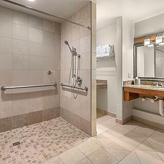 Valdoro Mountain Lodge, a Hilton Grand Vacations Club — Sample studio bathroom