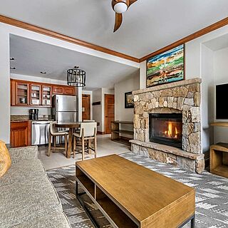 Valdoro Mountain Lodge, a Hilton Grand Vacations Club — Sample suite living area