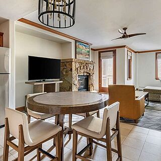Valdoro Mountain Lodge, a Hilton Grand Vacations Club — Sample suite dining area