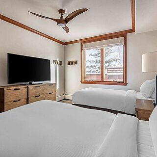 Valdoro Mountain Lodge, a Hilton Grand Vacations Club — Sample suite bedroom