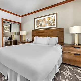 Valdoro Mountain Lodge, a Hilton Grand Vacations Club — Sample suite bedroom