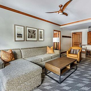Valdoro Mountain Lodge, a Hilton Grand Vacations Club — Sample suite living area