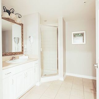 Holiday Inn Club Vacations at Orange Lake Resort - River Island — Sample four-bedroom villa bathroom