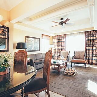 Holiday Inn Club Vacations at Orange Lake Resort - River Island — Sample Signature villa living area