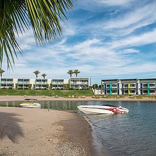 The Nautical Beachfront Resort &mdash; Exterior