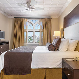 WorldMark Seattle - The Camlin — Sample bedroom