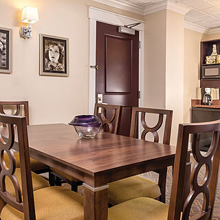 WorldMark Seattle - The Camlin — Sample dining area