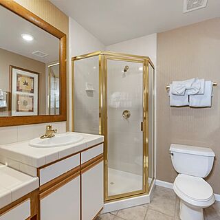 The Ridge Tahoe — Sample Ridge Pointe bathroom