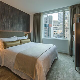 Marriott Vacation Club, New York City — Sample queen guest room