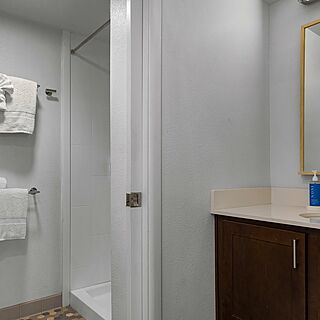 WorldMark Kihei Resort — Sample suite bathroom