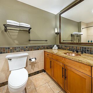 Hilton Vacation Club Lake Tahoe Resort — Sample bathroom