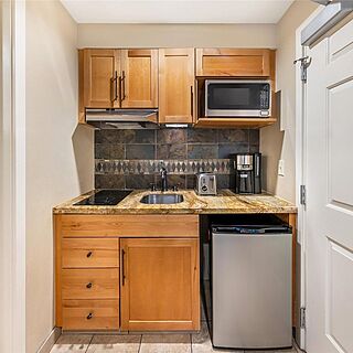 Hilton Vacation Club Lake Tahoe Resort — Sample kitchenette
