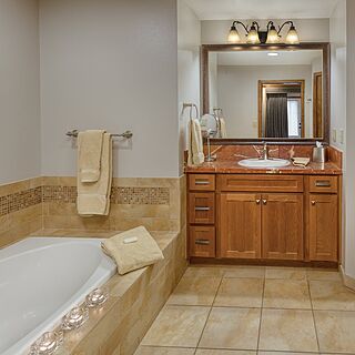 WorldMark West Yellowstone — Sample bathroom
