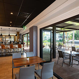 Sheraton Vistana Villages — Indoor and patio restaurant dining