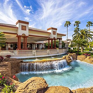 Sheraton Vistana Villages — Exterior and fountain