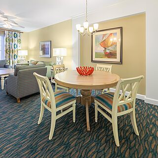 Holiday Inn Club Vacations at South Beach Resort — Sample villa dining area