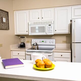 Holiday Inn Club Vacations at South Beach Resort — Sample villa kitchen