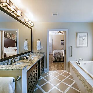 Holiday Inn Club Vacations at South Beach Resort — Sample villa bathroom