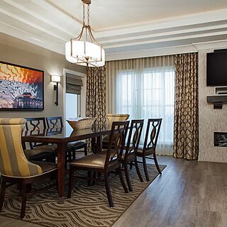 Holiday Inn Club Vacations at South Beach Resort — Sample villa dining area