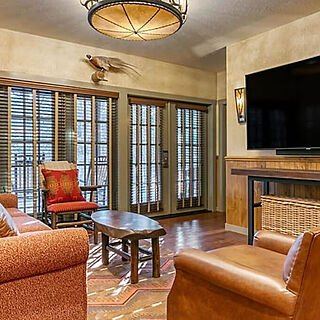 Big Cedar Wilderness Club &mdash; Sample living area