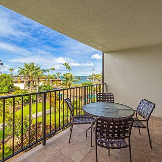 Lawai Beach Resort — Sample lanai