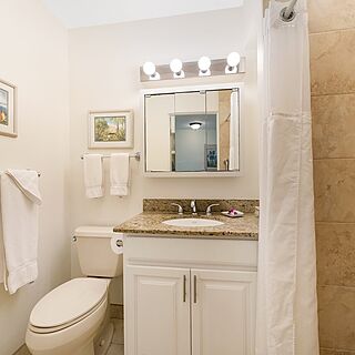 Lawai Beach Resort — Sample bathroom
