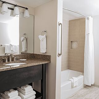 WorldMark Anaheim &mdash; Sample bathroom