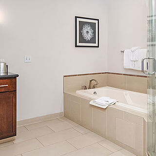 WorldMark Anaheim &mdash; Sample bathroom