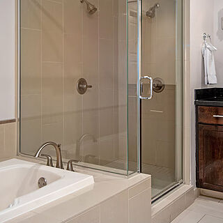 WorldMark Anaheim &mdash; Sample bathroom