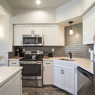 Canyon Rim at Eagle Crest &mdash; Sample kitchen