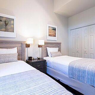 Canyon Rim at Eagle Crest &mdash; Sample bedroom