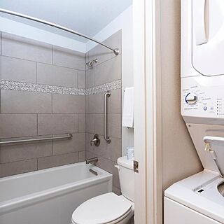 Canyon Rim at Eagle Crest &mdash; Sample bathroom