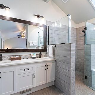 Canyon Rim at Eagle Crest &mdash; Sample bathroom