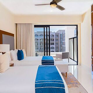 Villa La Valencia Beach Resort & Spa — Sample studio unit