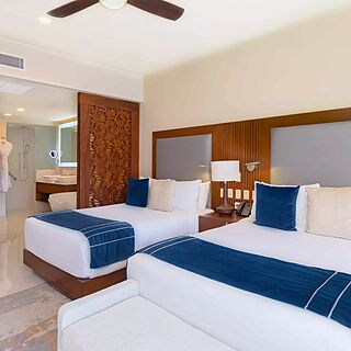Villa La Valencia Beach Resort & Spa — Sample bedroom