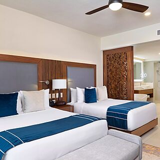 Villa La Valencia Beach Resort & Spa — Sample bedroom