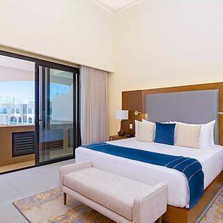 Villa La Valencia Beach Resort & Spa — Sample bedroom