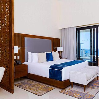 Villa La Valencia Beach Resort & Spa — Sample bedroom