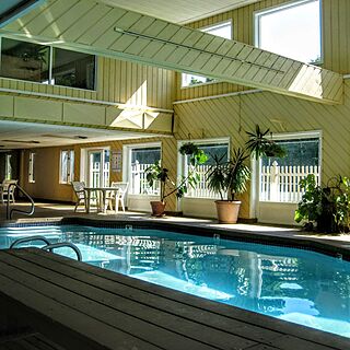 pool indoor/outdoor