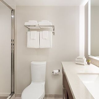 Marriott's Maui Ocean Club - Molokai, Maui & Lanai Towers &mdash; Sample bathroom