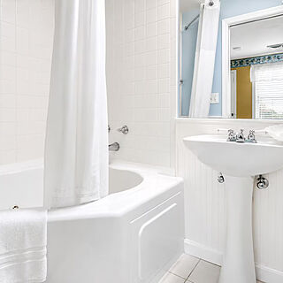 Colonial Acres Resort — Sample bathroom