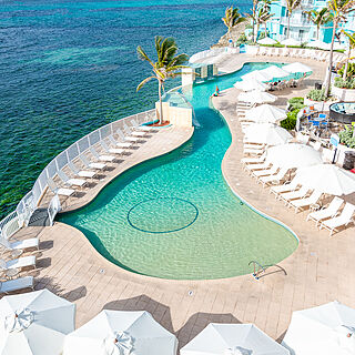 Resort Infinity Pool and Jacuzzi