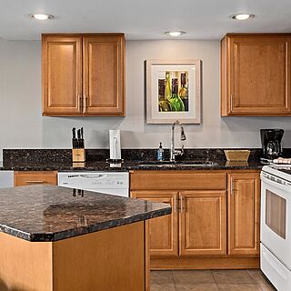 Lake Chelan Shores — Sample kitchen