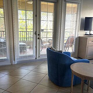 Eagle's Nest Beach Resort — Sample living room
