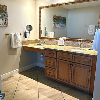 Eagle's Nest Beach Resort — Sample bathroom